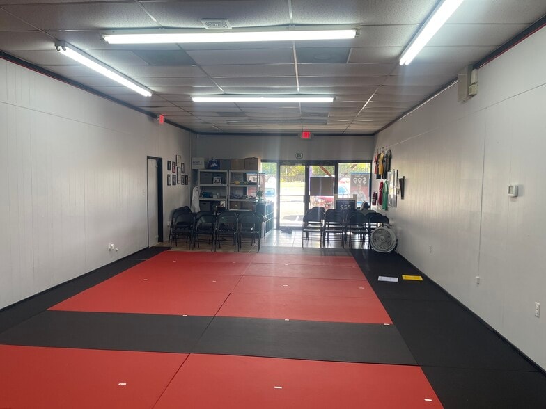 More Photos Of 1605-1611 N Main St, Cleburne Storefront For Lease