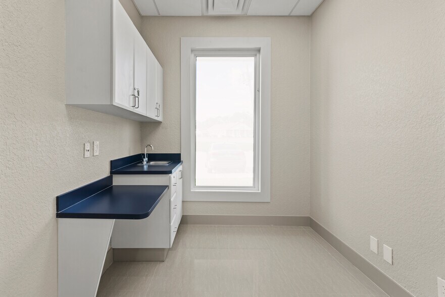 More Photos Of 431 N Kirkman Rd, Orlando Medical For Lease