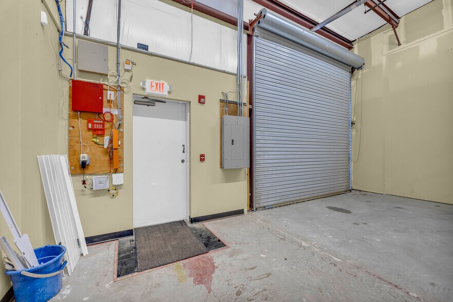 More Photos Of 40 Chamisa Rd, Covington Distribution For Lease