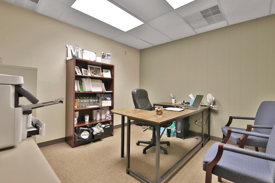 More Photos Of 1014 Broadway St, Lubbock Office For Sale