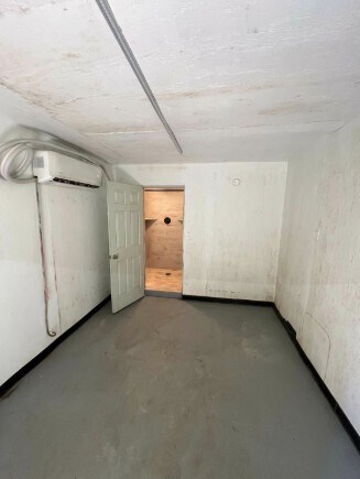More Photos Of 14201 Green Meadows Rd, Noble Warehouse For Lease