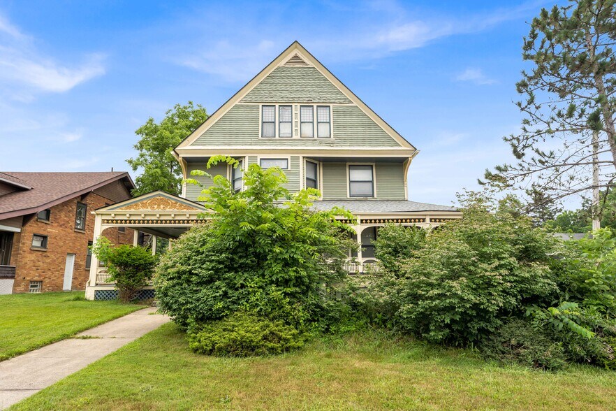 More Photos Of 755 Broadway Ave, Bedford Apartments For Sale