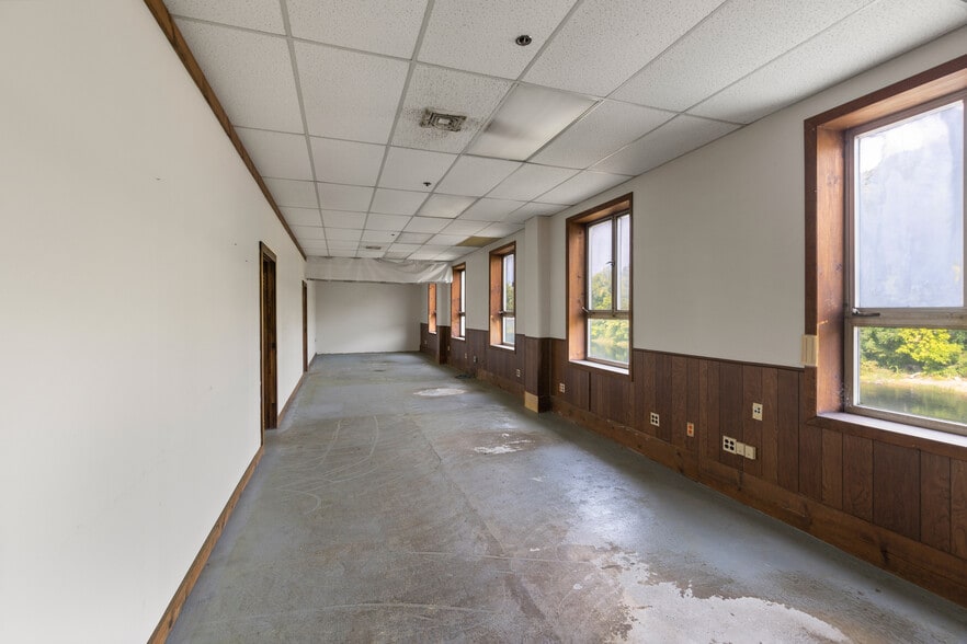 More Photos Of 35 Lower Grape St, Chicopee Warehouse For Sale