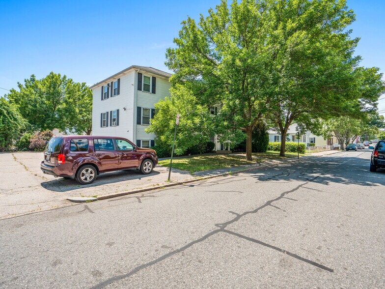 26 Coggeshall St, Providence, RI 02908 Apartments For Sale