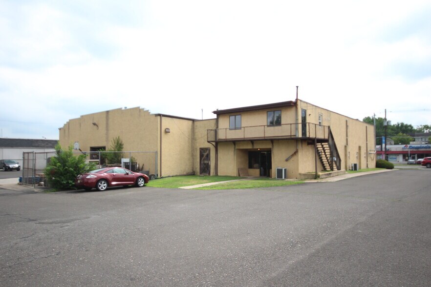 More Photos Of 537-539 Mantua Pike, Woodbury Flex For Sale