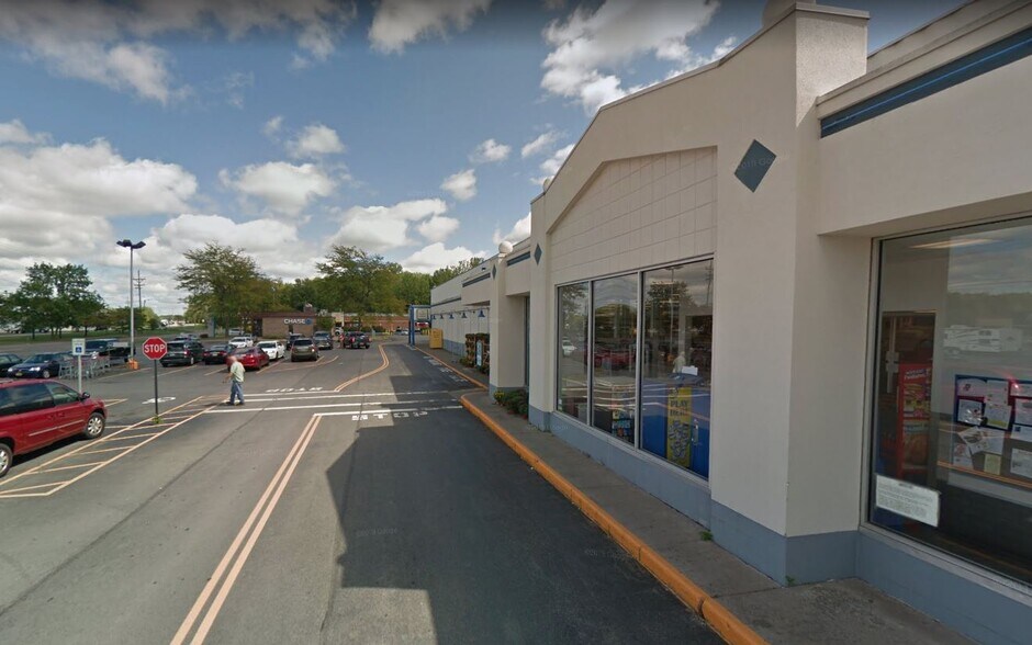 More Photos Of 4090 Pearsall St, Williamson Supermarket For Lease