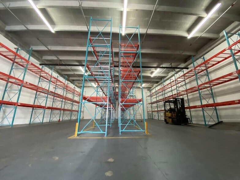 More Photos Of 2740-2764 NW 112th Ave, Doral Warehouse For Lease