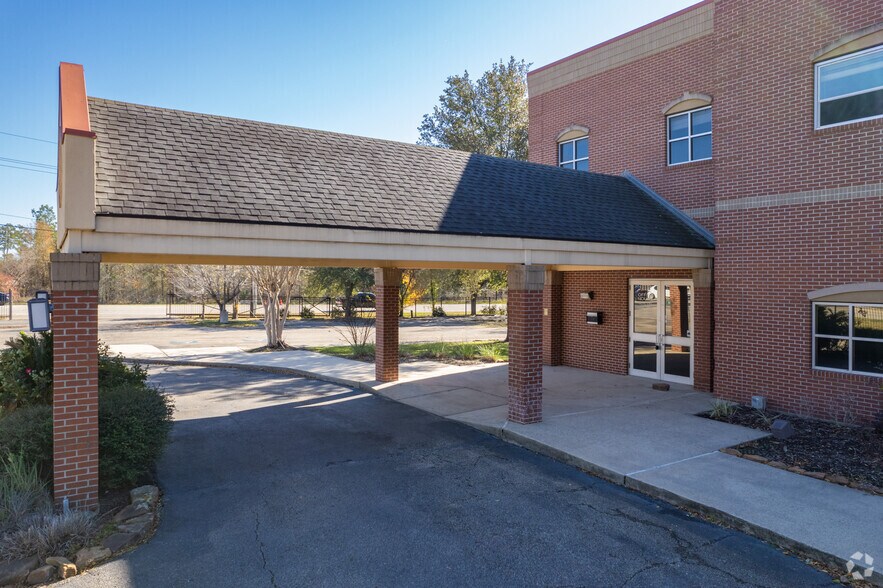 More Photos Of 2101 S Loop 336 W, Conroe Office For Lease