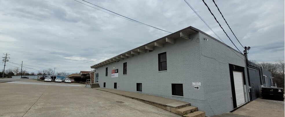 More Photos Of 385-387 Industrial Dr, Mount Juliet Warehouse For Lease