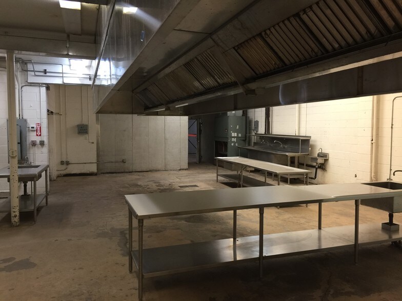 More Photos Of 2003 Colburn St, Honolulu Warehouse For Sale