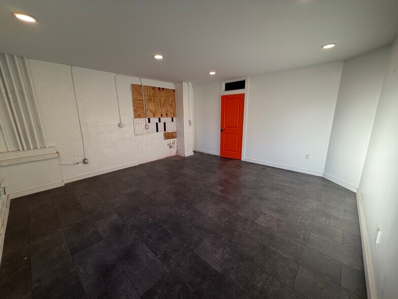 More Photos Of 1160 Homestead St, Baltimore Auto Repair For Lease