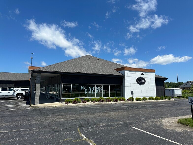 More Photos Of 840 N Black River Dr, Holland Unknown For Lease