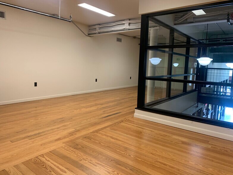 More Photos Of 201 N Main St, Taylor Storefront Retail Office For Sale