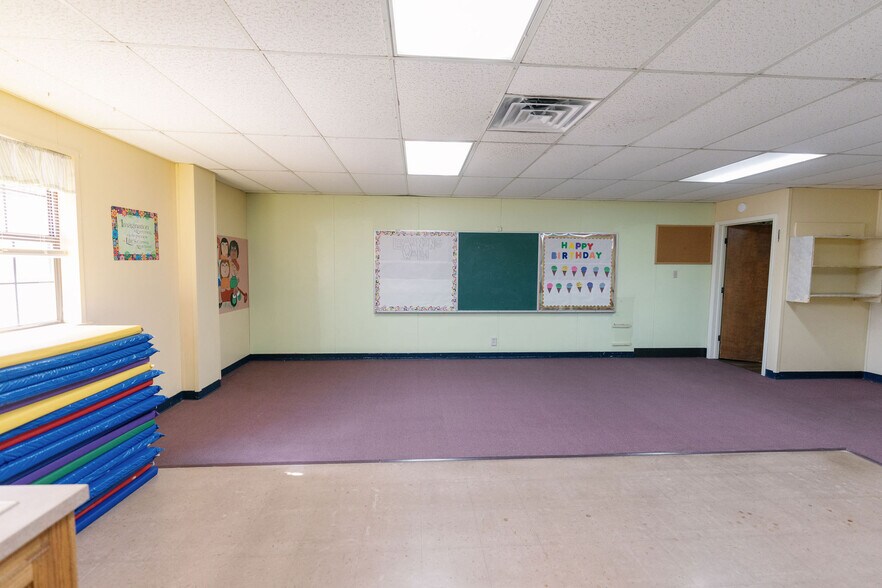 More Photos Of 1522 Weeks St, Wichita Falls Office For Sale