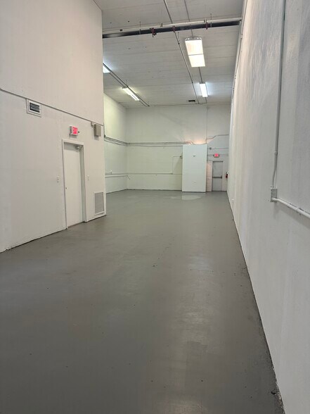 More Photos Of 7121 SW 43rd St, Miami Warehouse For Lease
