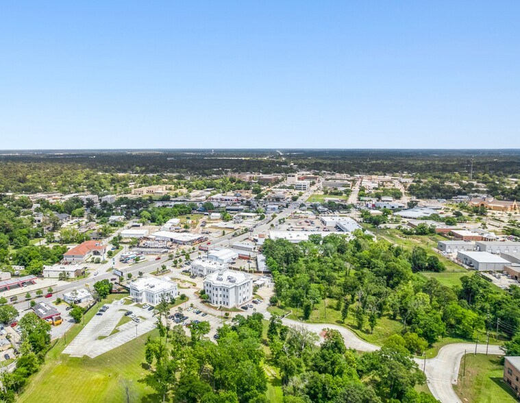 More Photos Of 735 1/2 W Davis St, Conroe Land For Sale