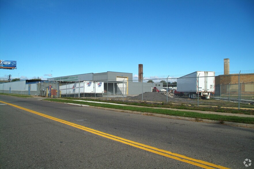 More Photos Of 12600-12660 Greenfield Rd, Detroit Warehouse For Sale