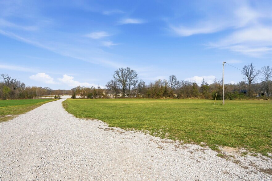 More Photos Of 306 SE Highway AA, Clinton Industrial For Sale
