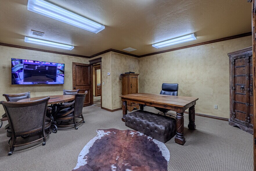 More Photos Of 1530 SW 89th St, Oklahoma City Office For Sale