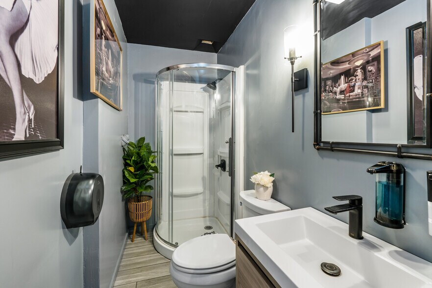 More Photos Of 3642 W 139th St, Hawthorne Movie Radio TVStudio For Lease