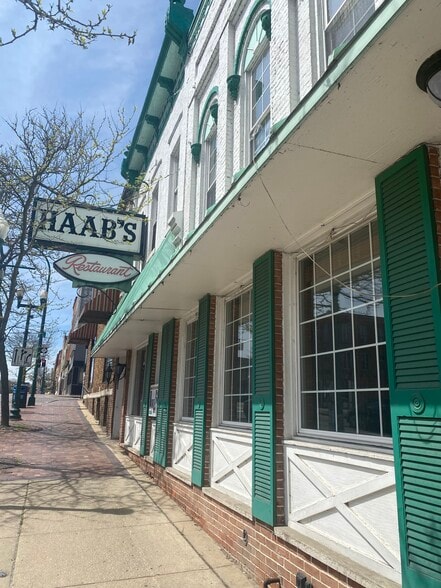 More Photos Of 14 W Michigan Ave, Ypsilanti Storefront For Lease