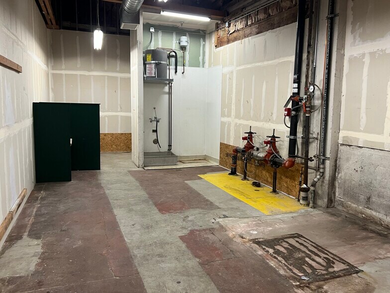 More Photos Of 6232 Mission St, Daly City Freestanding For Lease