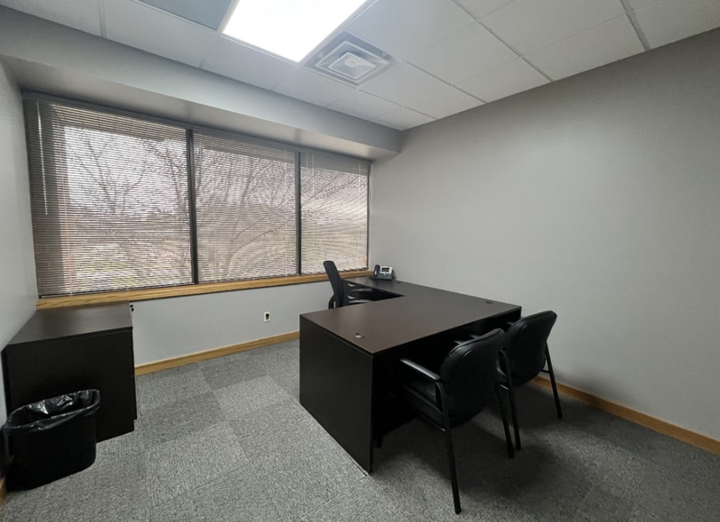 More Photos Of 7600 W 110th St, Overland Park Office For Lease