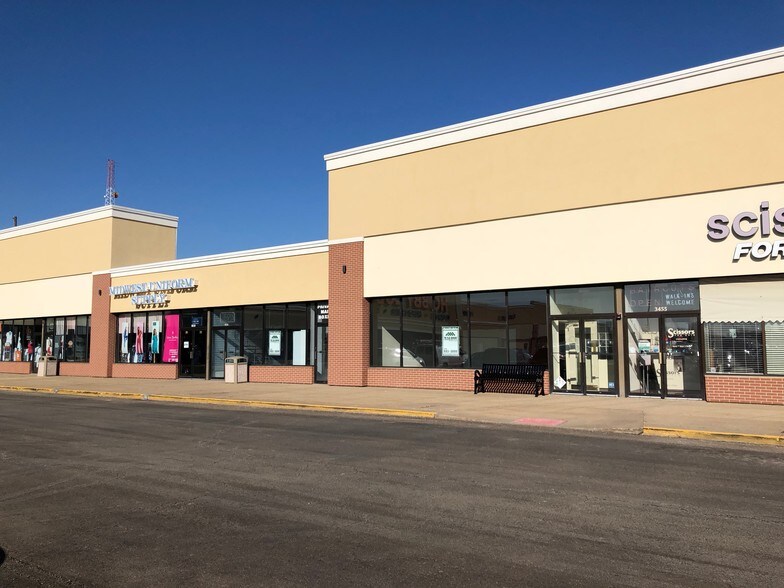 More Photos Of 3425-3523 N University St, Peoria Unknown For Lease