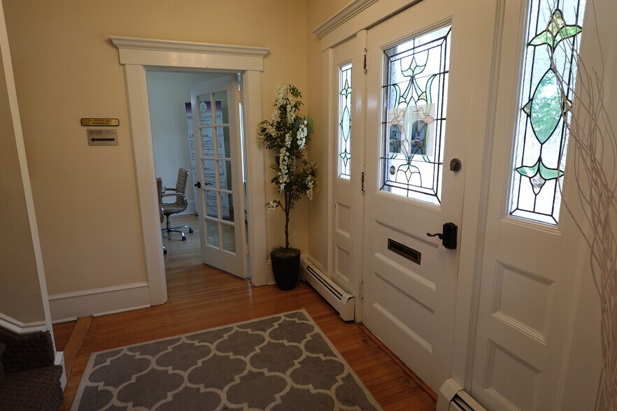 More Photos Of 235 Everett Ave, Wyckoff Office For Sale