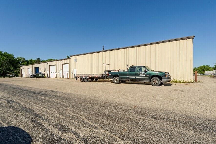 More Photos Of 2404 Spring Ridge Rd, Spring Grove Warehouse For Lease