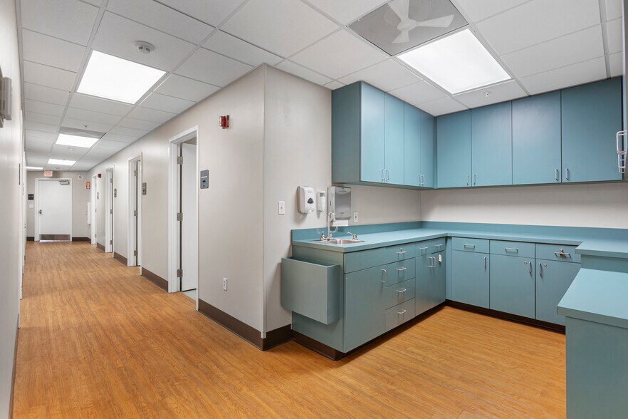 More Photos Of 845 37th Pl, Vero Beach Medical For Lease