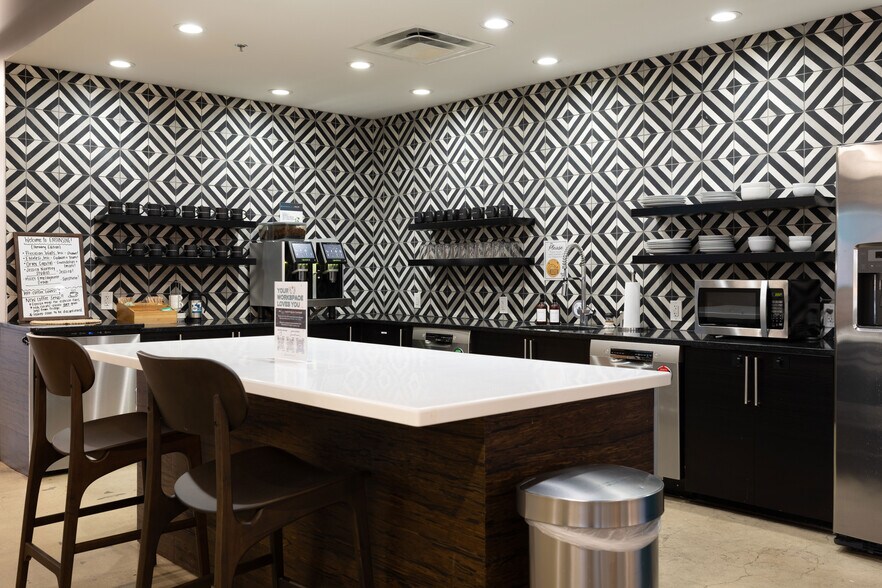 More Photos Of 25 N Market St, Jacksonville Coworking Space