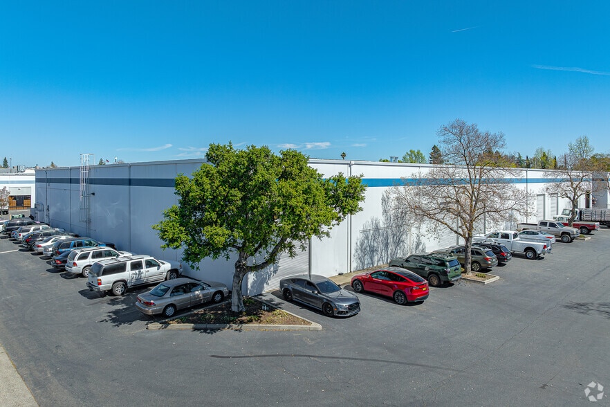 More Photos Of 7307 Roseville Rd, Sacramento Unknown For Lease