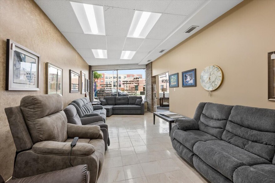 More Photos Of 7045 W North Ave, Oak Park Storefront For Sale