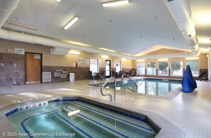 More Photos Of 525 N Canal Rd, Lansing Hotel For Sale