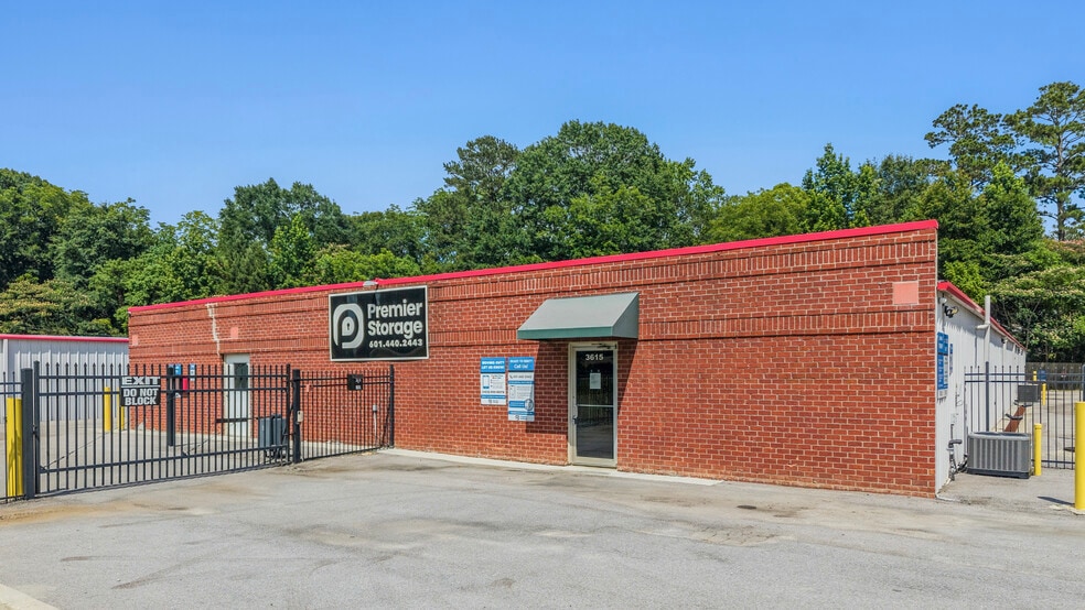 More Photos Of 3615 MS-15, Laurel Self Storage For Sale