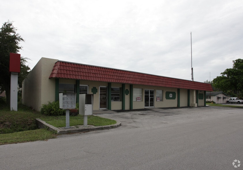 More Photos Of 39 Mildred Dr, Fort Myers Flex For Lease