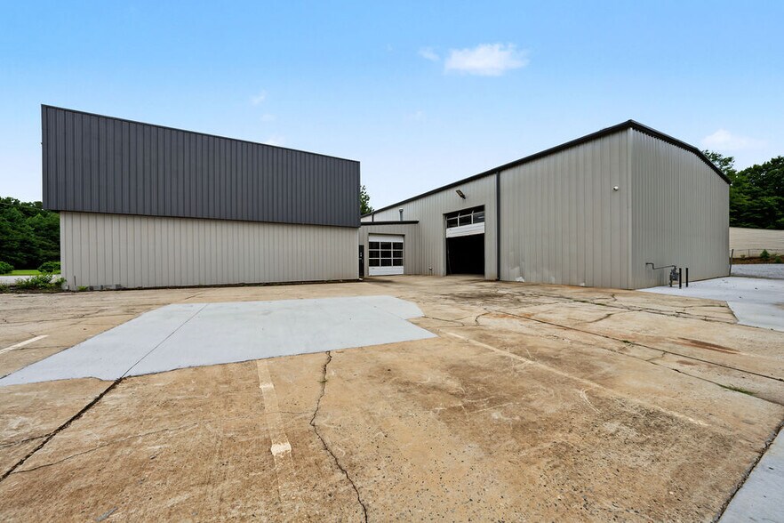 More Photos Of 957 Highway 85 S, Fayetteville Auto Dealership For Sale