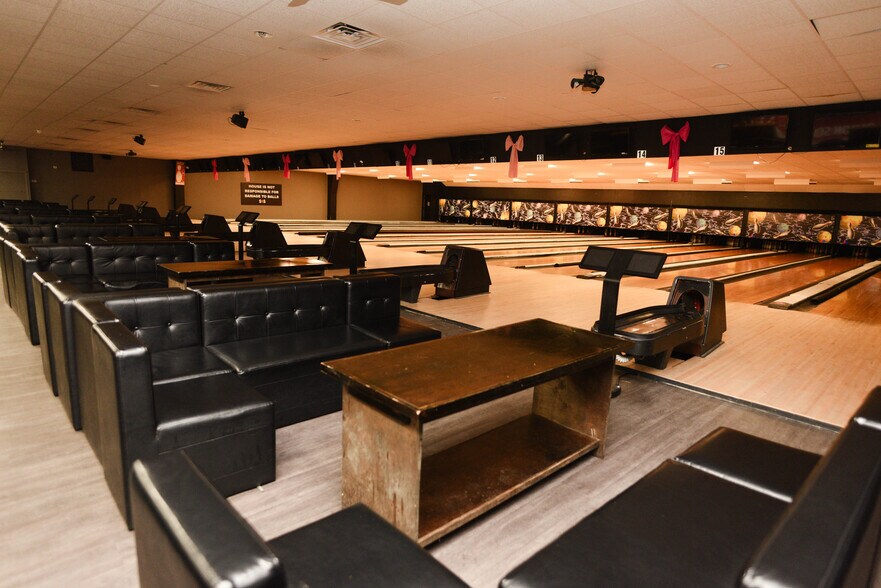 More Photos Of 713 McNatt St, Vidalia Bowling Alley For Sale