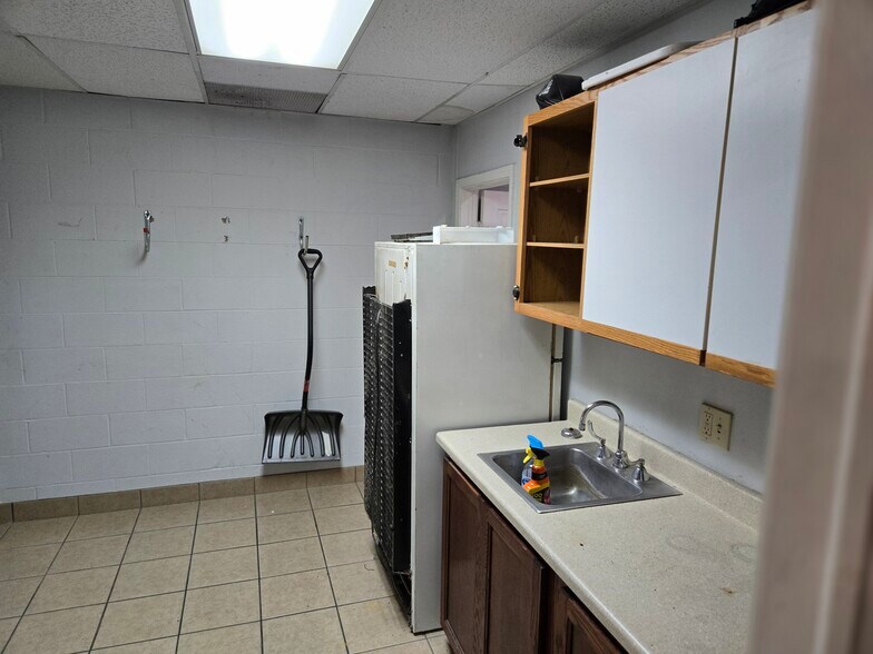 More Photos Of 22669-22687 Morelli Dr, Clinton Township Warehouse For Lease