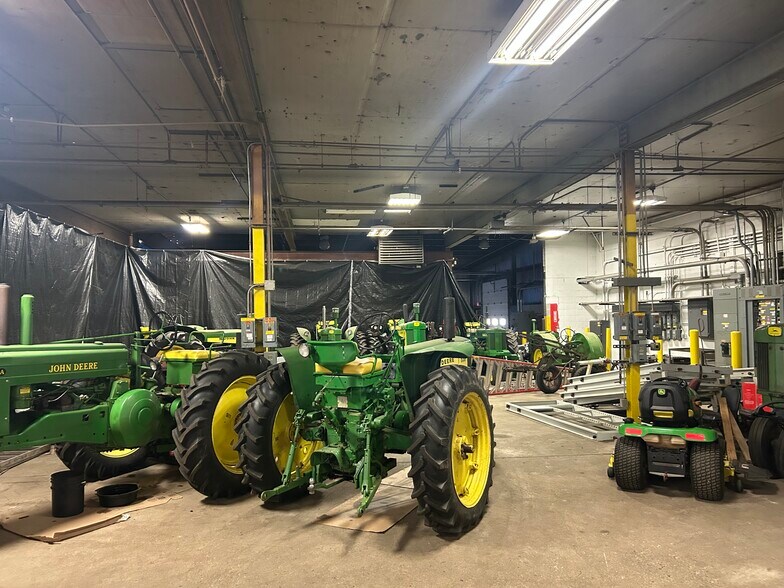 More Photos Of 312 Portland Rd, Waterloo Industrial For Lease