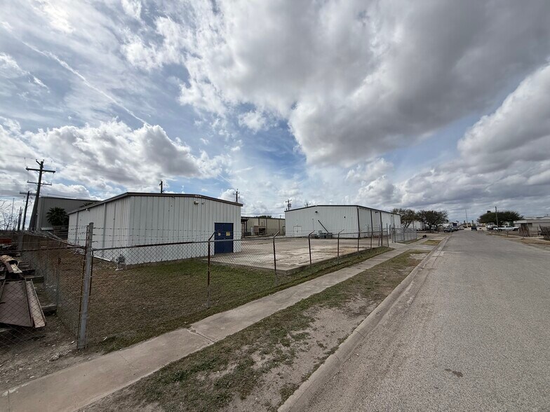 More Photos Of 218 Centaurus Dr, Corpus Christi Warehouse For Sale