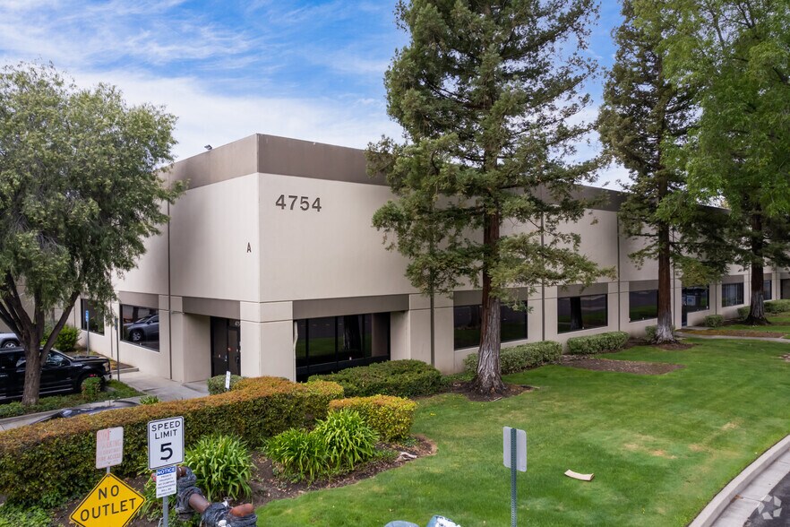 More Photos Of 4754 Bennett Dr, Livermore Warehouse For Lease