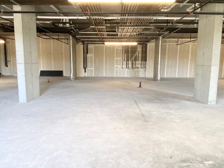 More Photos Of 10 Patriot Pky, South Weymouth Apartments For Lease