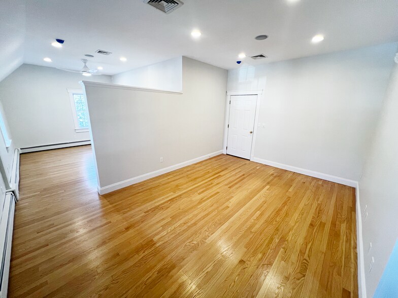 More Photos Of 868-870 Boston Post Rd, Darien Office For Lease