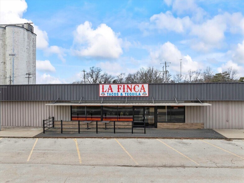 More Photos Of 205 Maple St, Overbrook Mixed Retail For Sale