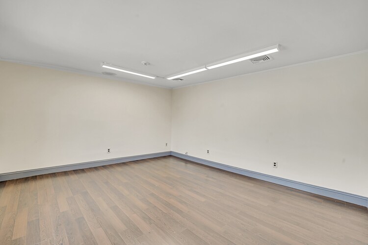 More Photos Of 107 Stuyvesant Ave, Lyndhurst Office For Lease
