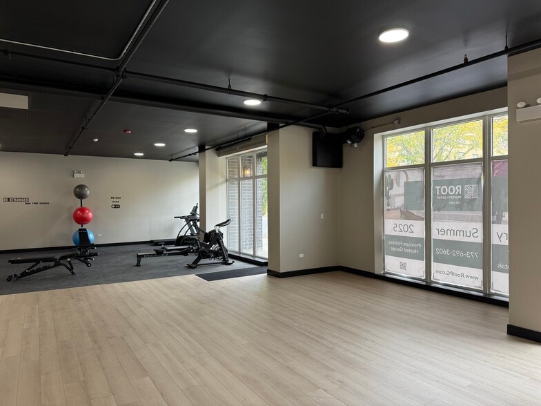 More Photos Of 3043 W Irving Park Rd, Chicago Apartments For Lease