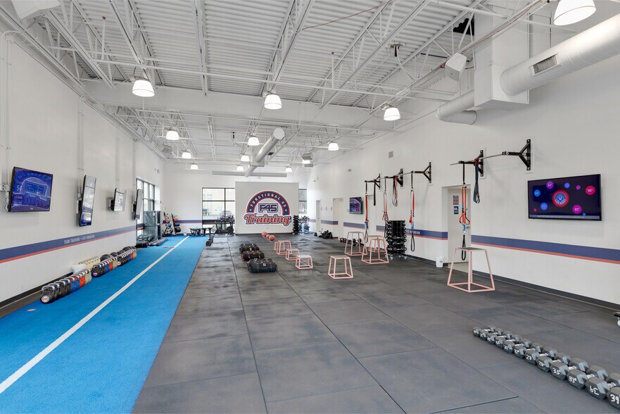 More Photos Of 369 Roosevelt Rd, Glen Ellyn Freestanding For Sale