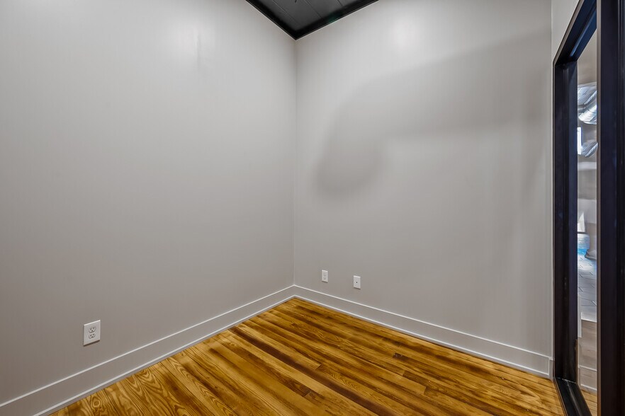 More Photos Of 33 N Sandusky St, Delaware Storefront Retail Office For Lease